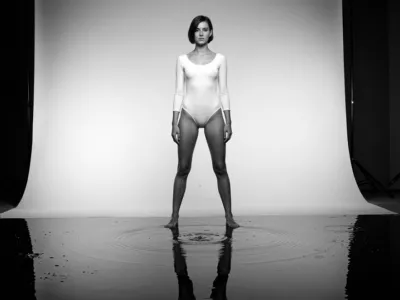 S/W Studio Wet Floor — Hard Frontal, White Seamless