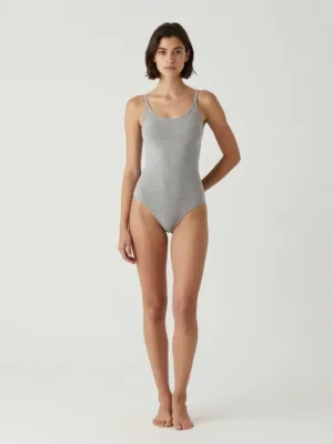 Contrapposto — Hip Out, Arms Loose